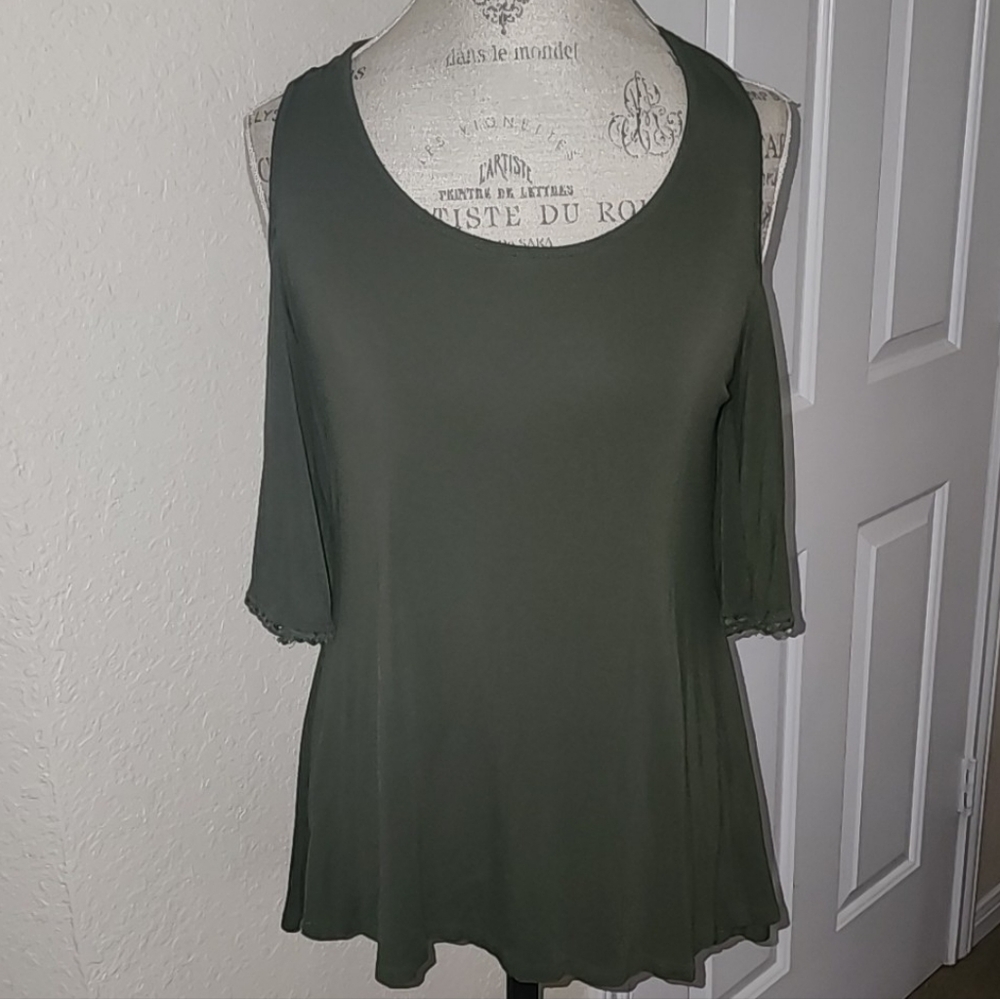 Cupio Cold Shoulder Top